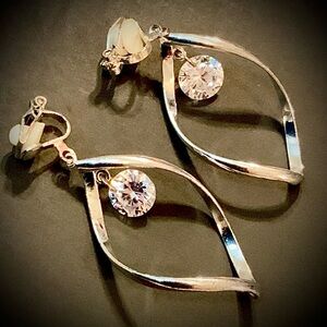 NWT Silver Tone Clip On Drop Earrings